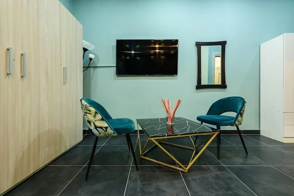 Apartment City Life - Appartamento Per 9 Persone Al Centro Naples Italy