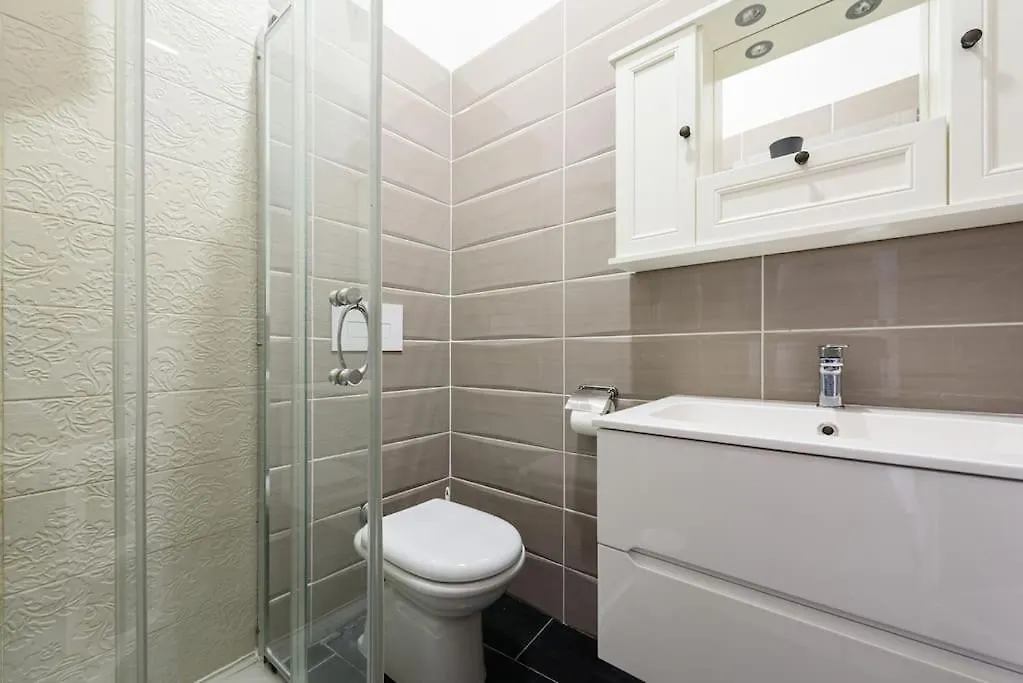 Apartment City Life - Appartamento Per 9 Persone Al Centro Naples