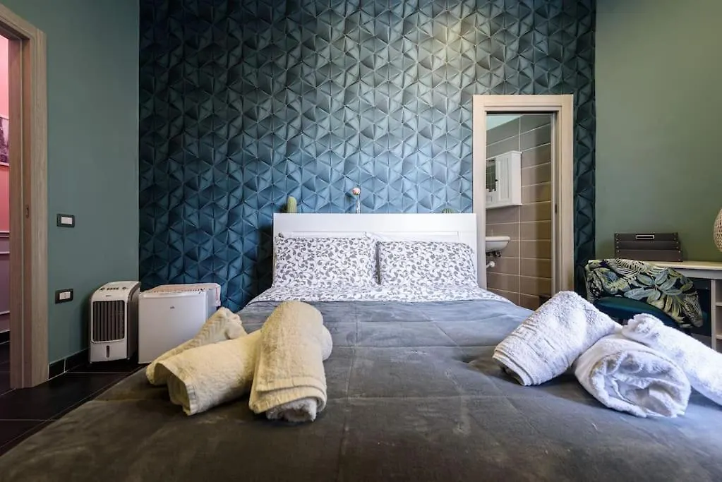 Apartment City Life - Appartamento Per 9 Persone Al Centro Naples Italy