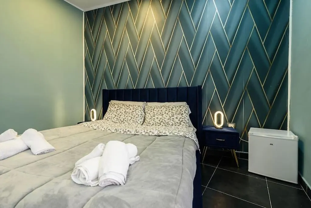 Apartment City Life - Appartamento Per 9 Persone Al Centro Naples Italy