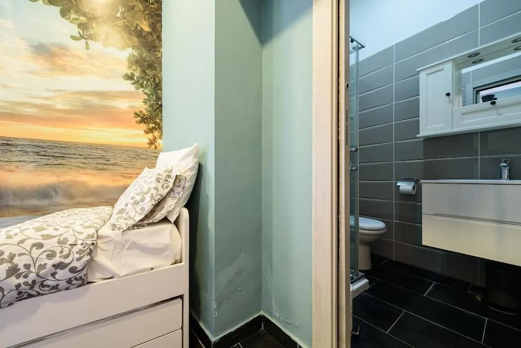 City Life - Appartamento Per 9 Persone Al Centro Naples Apartment